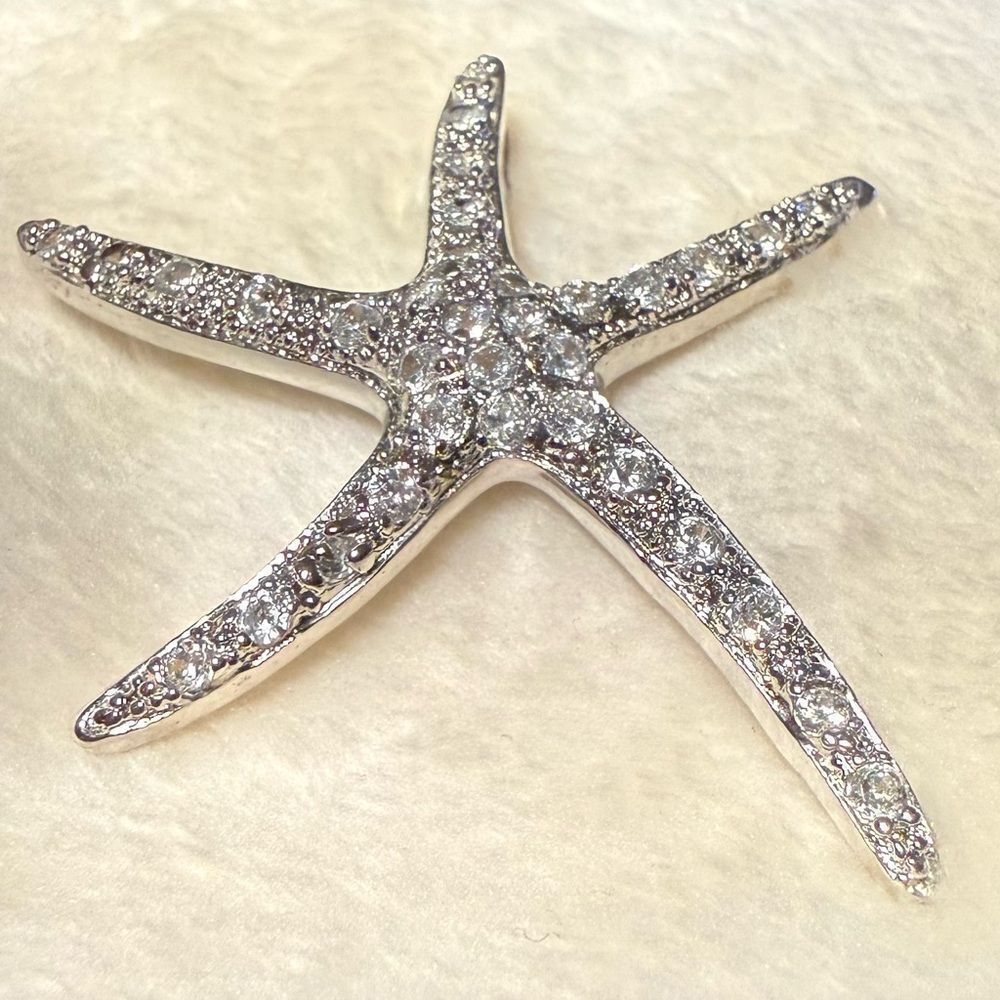 Starfish Crystal Pendant – Silver-Tone Pavé Sea Star Charm for Women